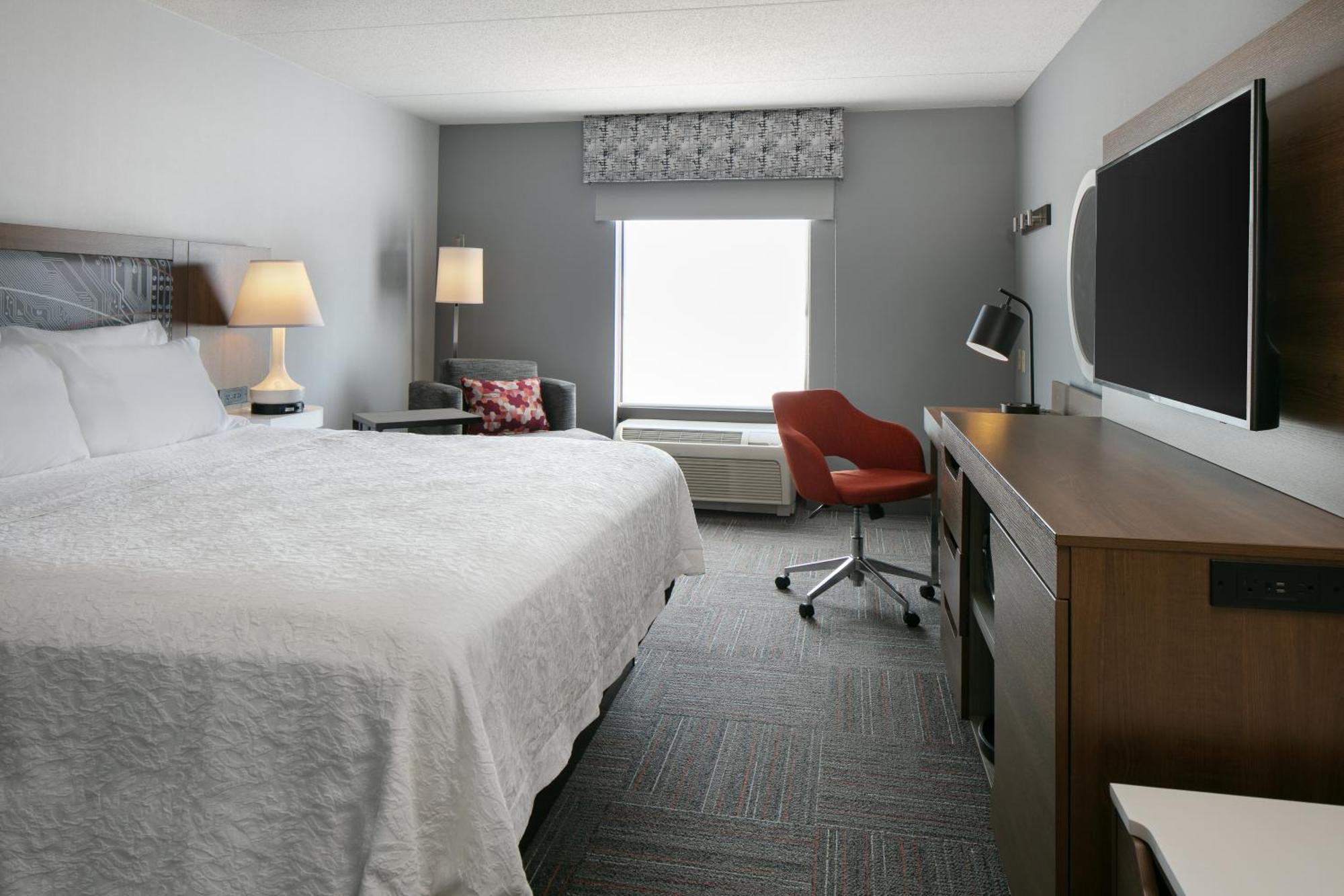 Hampton Inn Dubuque Exterior photo
