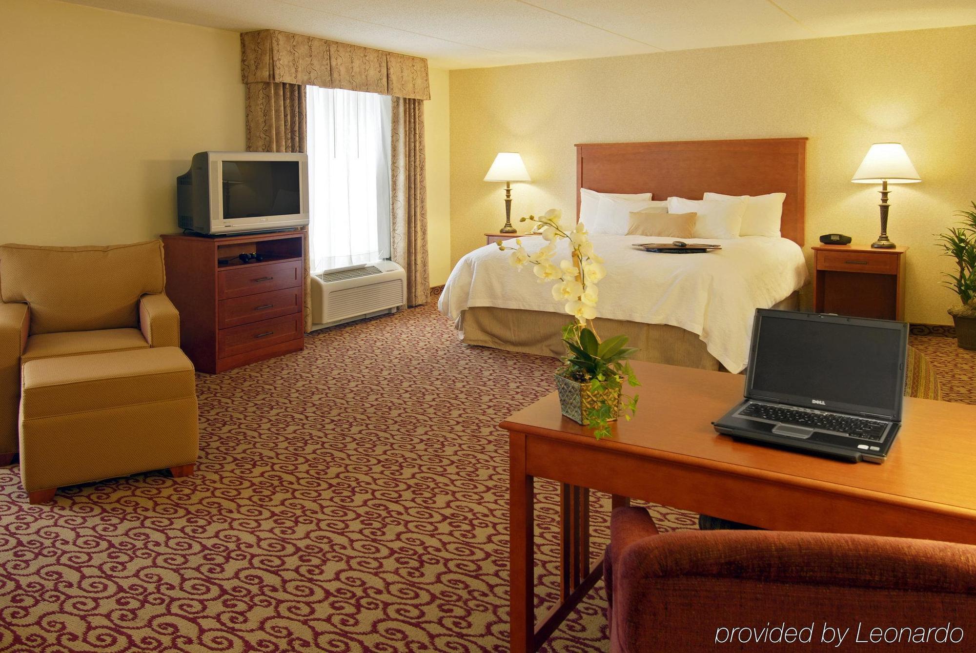 Hampton Inn Dubuque Room photo